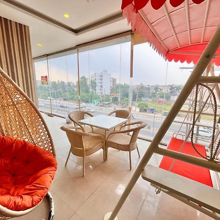Hotel The Pearl Grand - Top Rated ! Most Awarded ! Parking ! Lift ! Luxury Rooms ! Best Selling Zirakpur Экстерьер фото