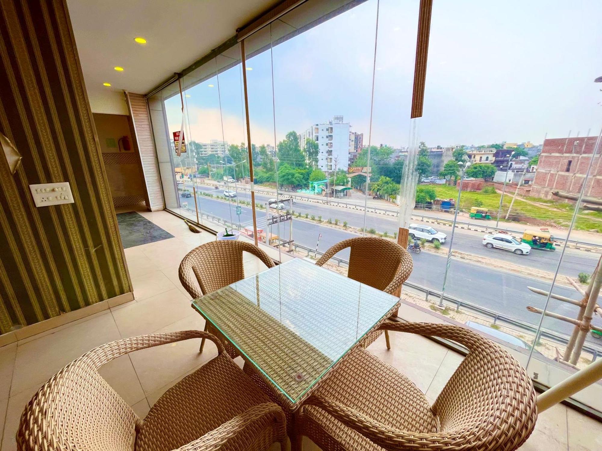 Hotel The Pearl Grand - Top Rated ! Most Awarded ! Parking ! Lift ! Luxury Rooms ! Best Selling Zirakpur Экстерьер фото