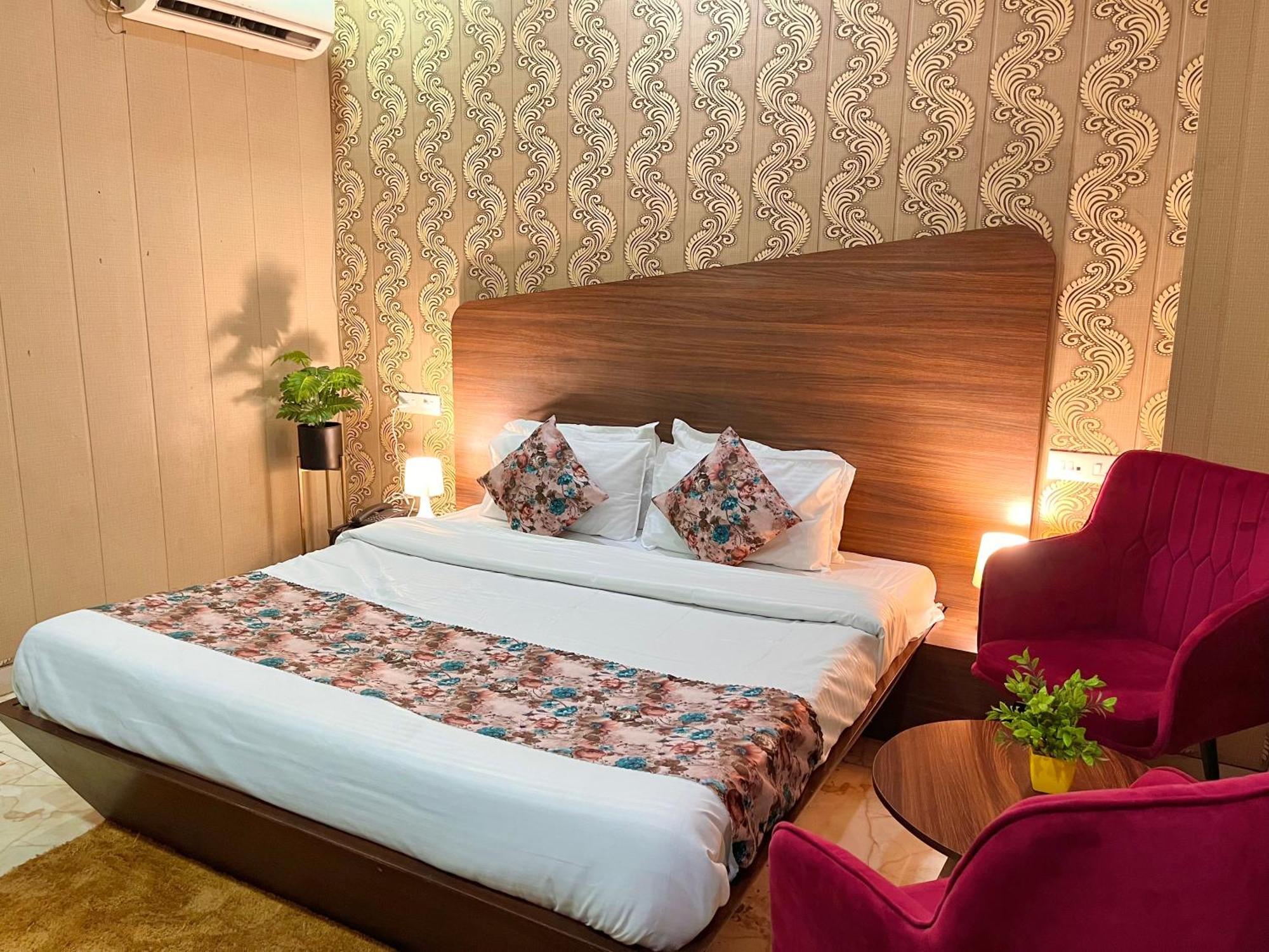 Hotel The Pearl Grand - Top Rated ! Most Awarded ! Parking ! Lift ! Luxury Rooms ! Best Selling Zirakpur Экстерьер фото