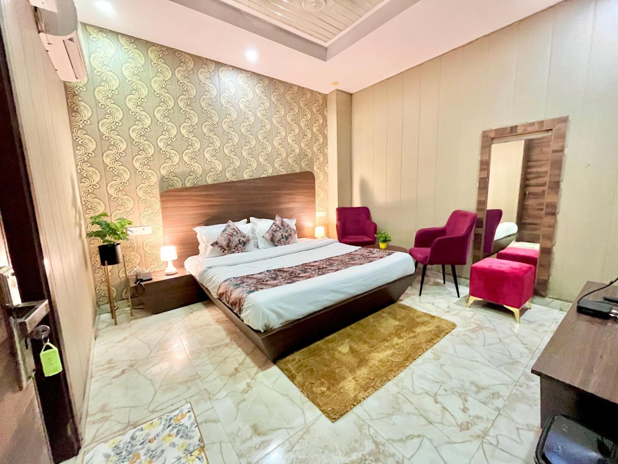 Hotel The Pearl Grand - Top Rated ! Most Awarded ! Parking ! Lift ! Luxury Rooms ! Best Selling Zirakpur Экстерьер фото