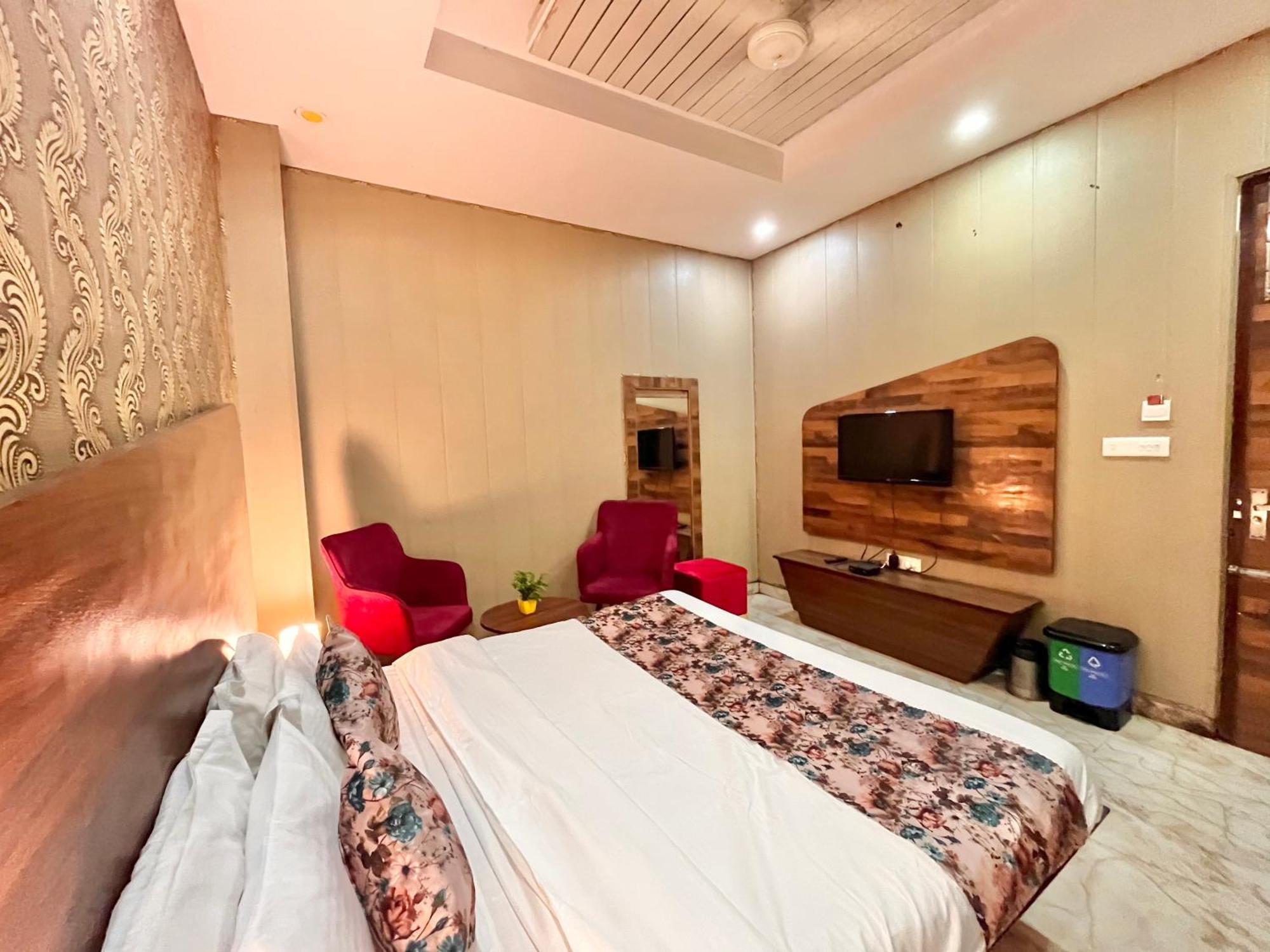 Hotel The Pearl Grand - Top Rated ! Most Awarded ! Parking ! Lift ! Luxury Rooms ! Best Selling Zirakpur Экстерьер фото