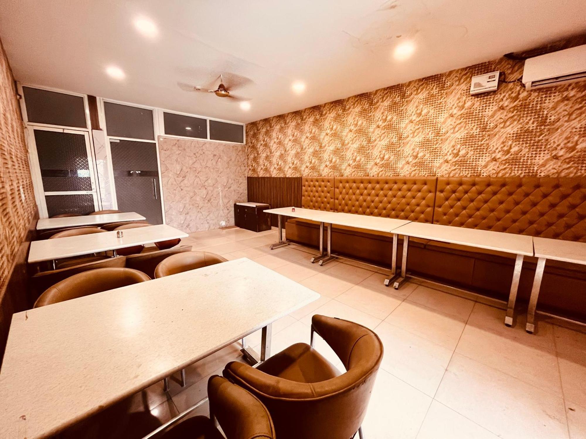 Hotel The Pearl Grand - Top Rated ! Most Awarded ! Parking ! Lift ! Luxury Rooms ! Best Selling Zirakpur Экстерьер фото